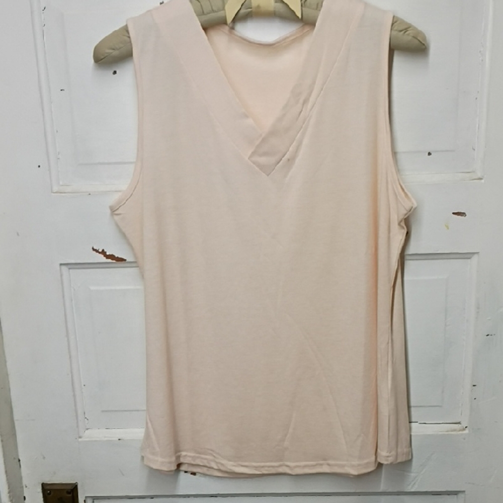 Elegant V-Neck Sleeveless Top in Cream